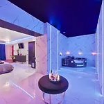 Apartamento Jacuzzi Loveaparts Romantic Getaway Marki (Wolomin)
