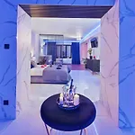 Apartamento Jacuzzi Loveaparts Romantic Getaway Marki (Wolomin)